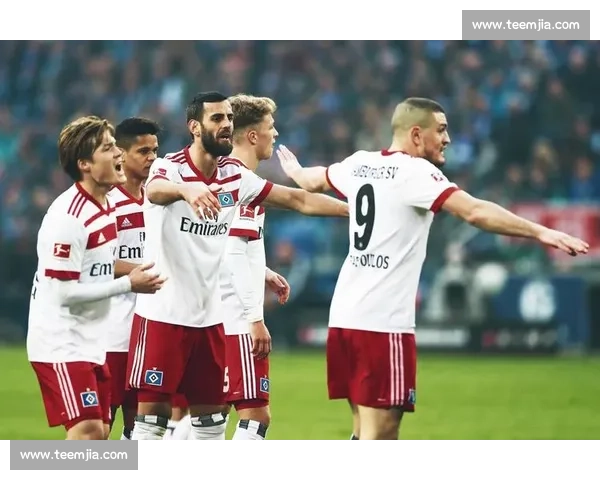 科隆防线遭重创！许伯斯战多特膝伤缺阵半年