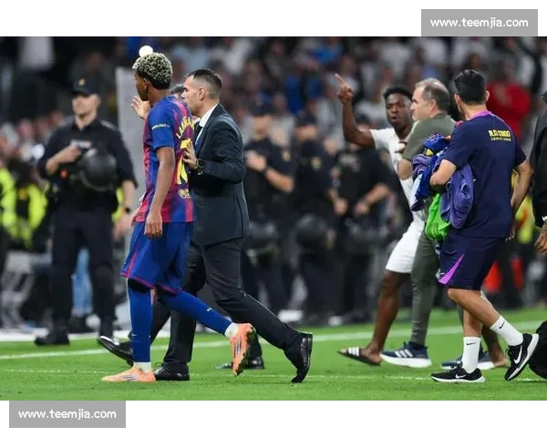 国家德比染红!佩德里 252 场生涯首遭逐 国家德比染红!佩德里 252 场生涯首遭逐